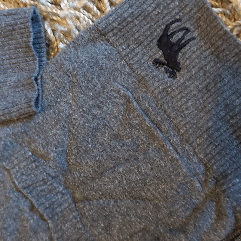 ⭐2/$20 Abercrombie & Fitch Gray Cardigan - Picture 2 of 6